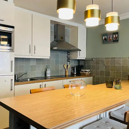 La Corneille En アパート *